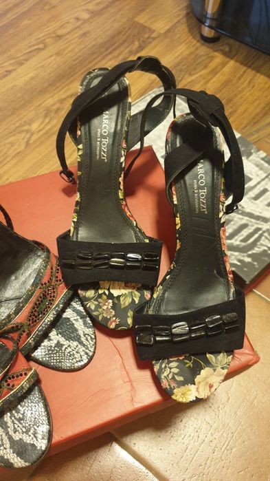 Продам босоножки