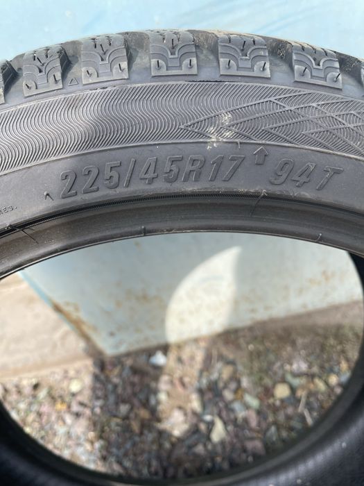 Автошина б/у  225/45 R17 MAXXIS