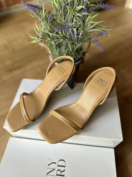 ANNY Nord / the naked sandal 37