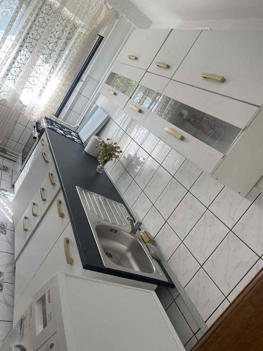 Inchiriez apartament