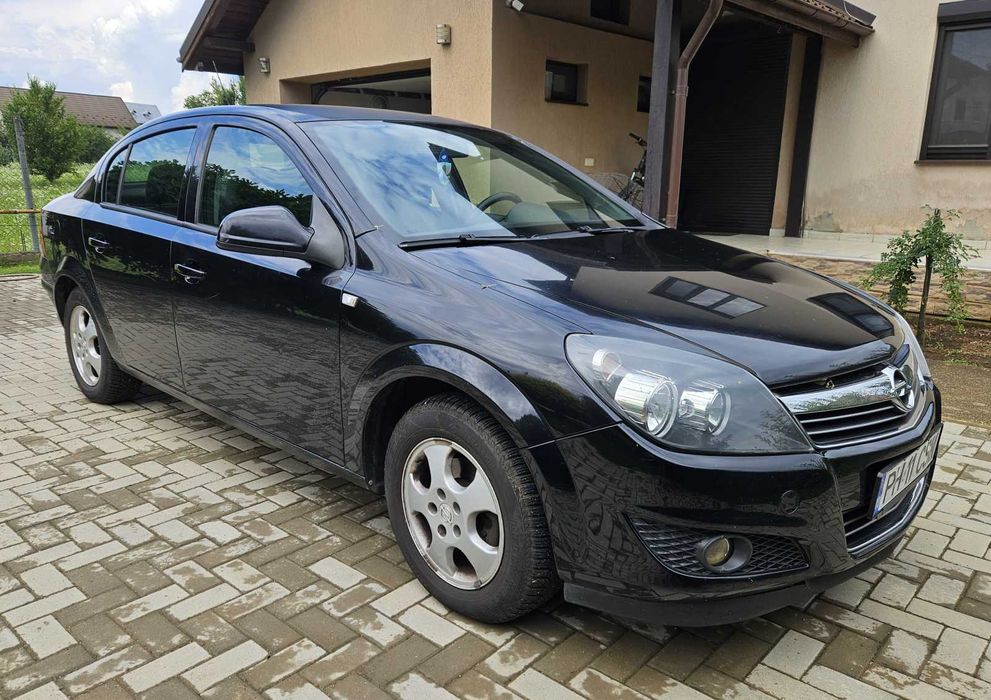 Opel Astra H Sedan, 1.6 benzină, 115CP, 96.000 km reali. An fabricaţie 2011