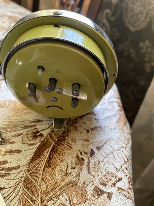 Продается механический будильник