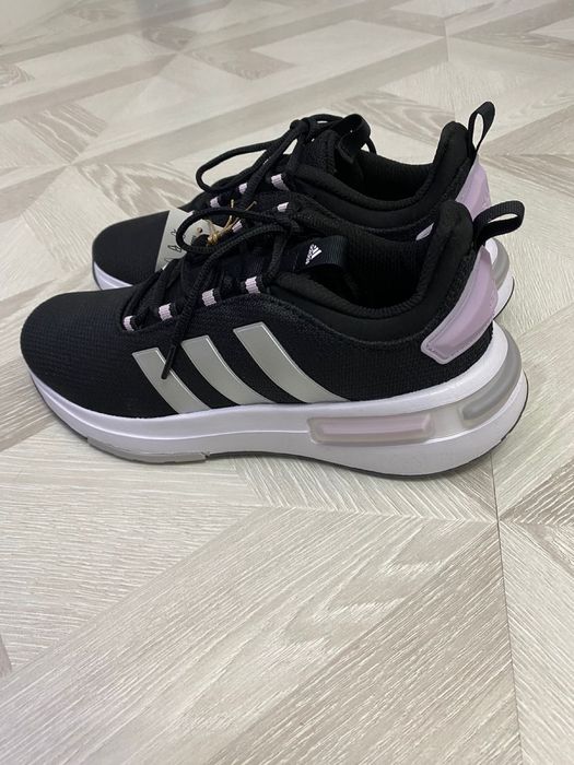 Оригинальные кроссовки “adidas”