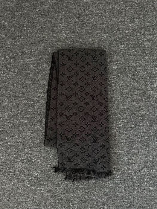 Оригинален Louis Vuitton Вълнен шал 2022