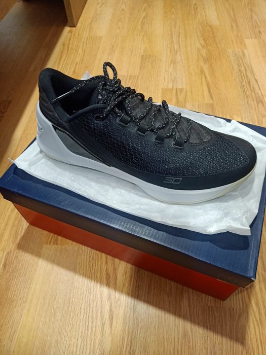 Vând semighete Underarmour Stephen Curry mărimea 45