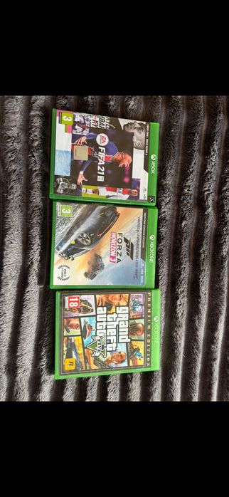 Xbox one 1 TB с два джойстика
