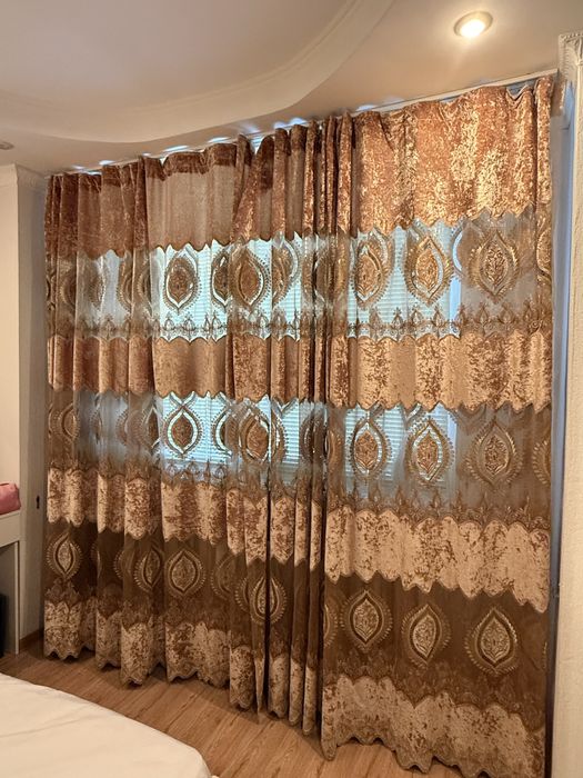 Продам шторы с тюлями