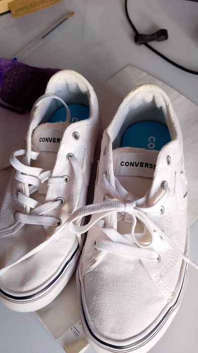 Teniși albi  Converse