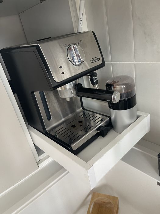 Продам кофемаштну DeLonghi
