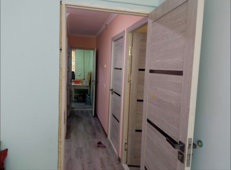 Продается квартира 3 комнатная 8 мкр 1 этаж