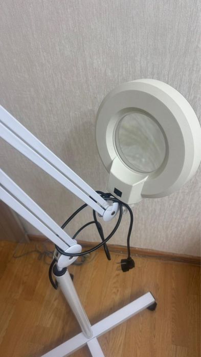 Лампа лупа напольная, косметологическая