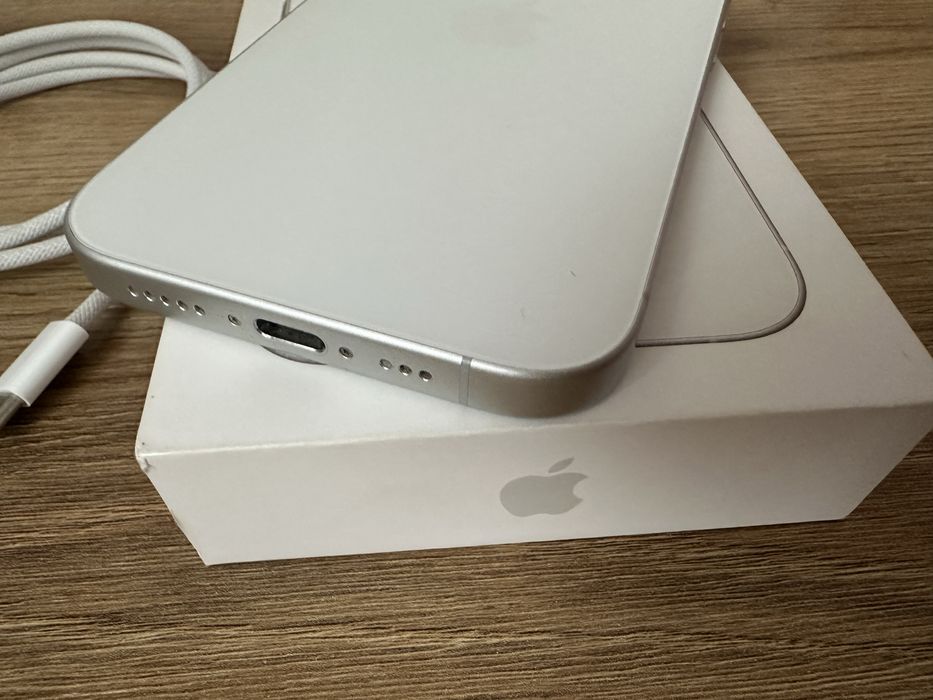 iPhone 16 128GB White