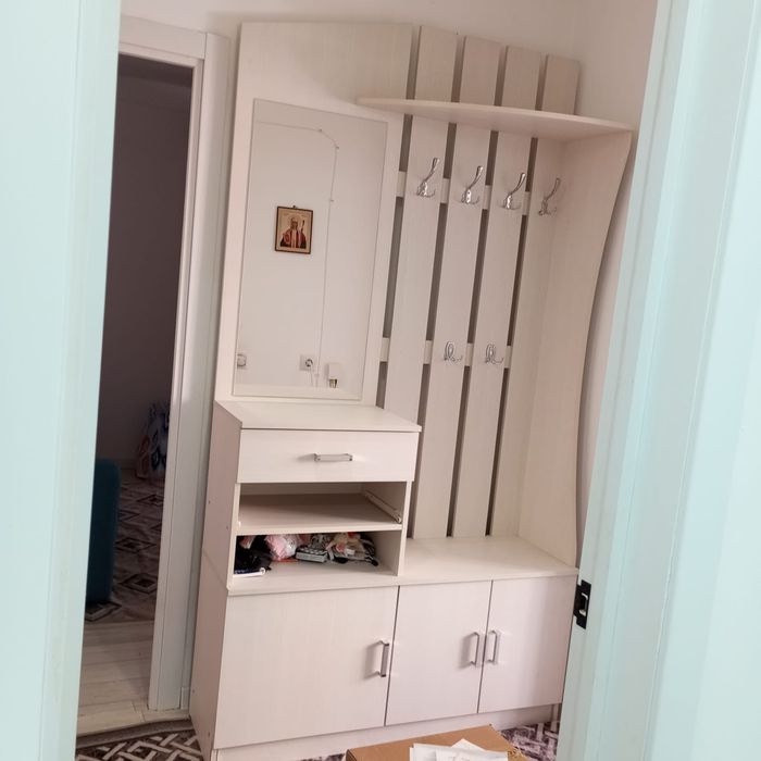 Продам прихожую б/у