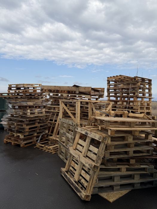 Подарявам палета , дървен материал