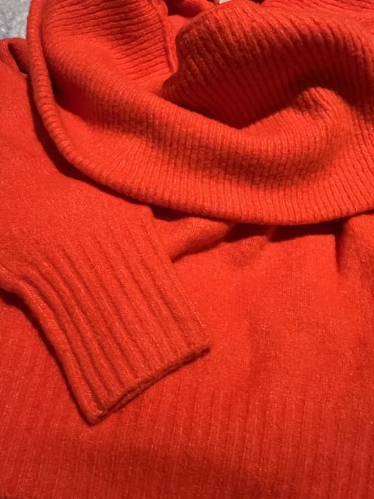 Червен пуловер с паднало рамо H&M HM oversized