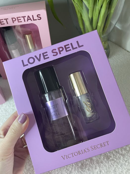 Подаръчни комплекти с мист за тяло и лосион или гланц за устни