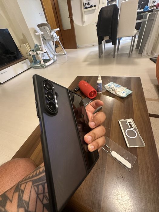 Продавам Samsung Galaxy Z fold 7 512 GB 2 години гаранция. Закупен на 6.03.2026г.