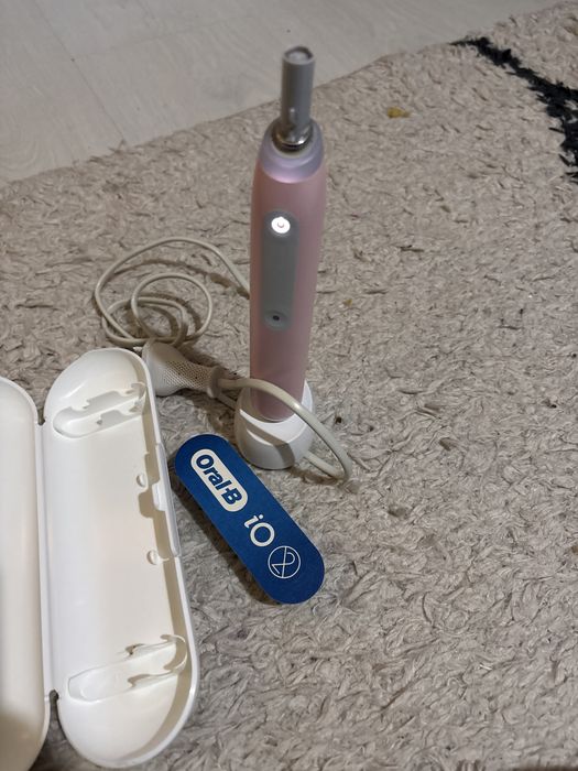 Periuta electrica oralb io3