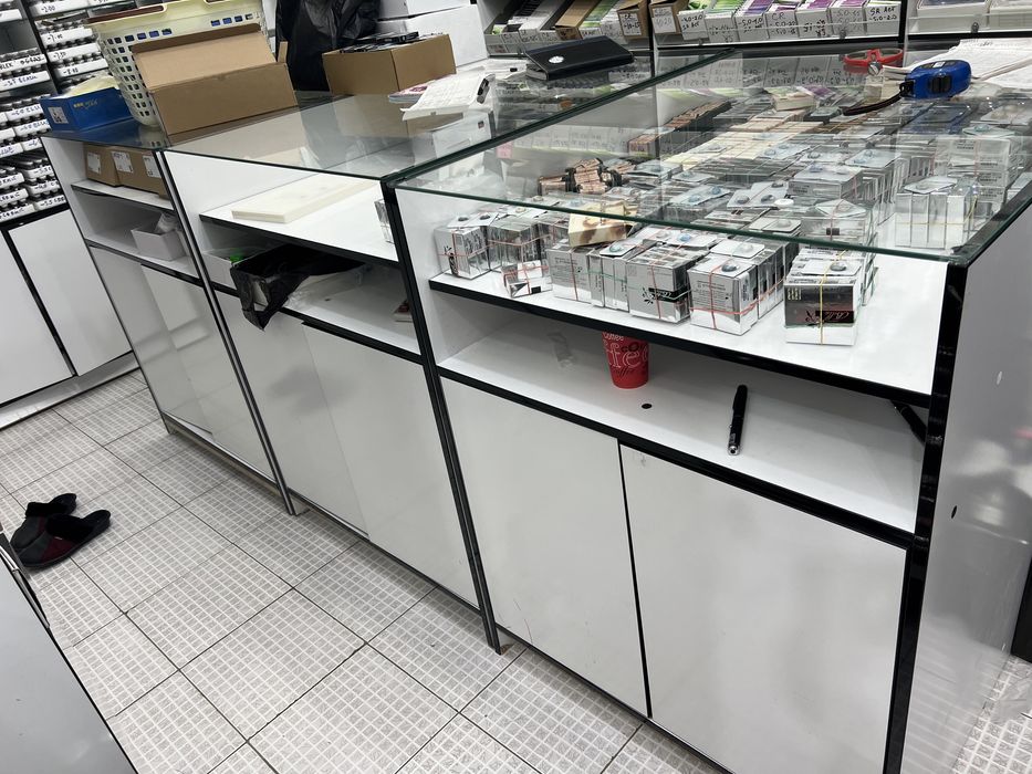 Vitrina Mebel sotiladi