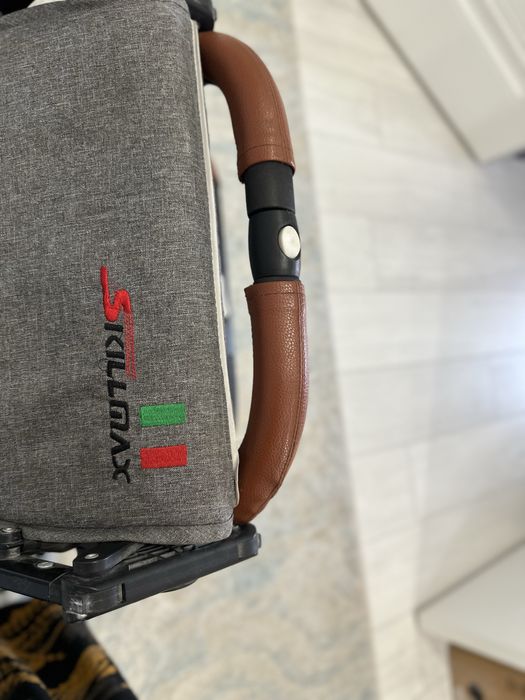 Продам детскую коляску за 15000