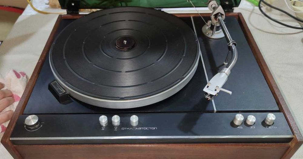 Продам Проигрыватель Виниловых дисков. Электроника Б1-011