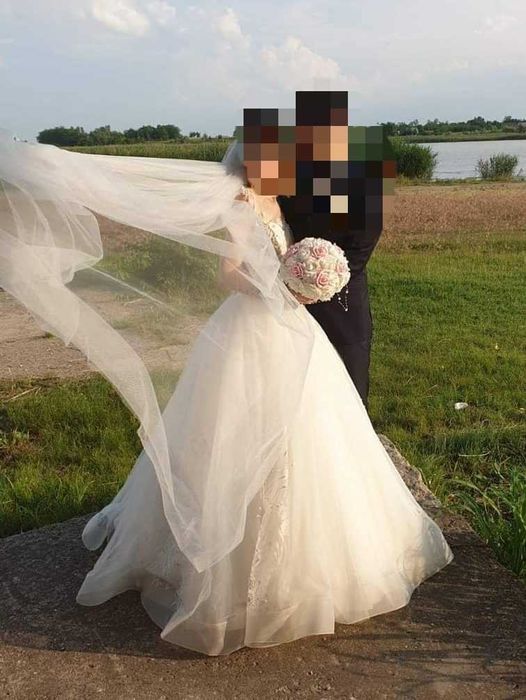 Rochie de mireasa pe corset!