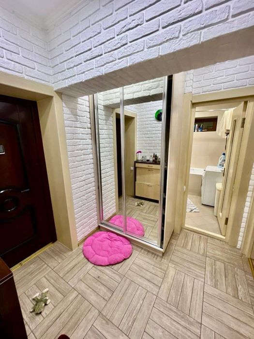 2/4/4 Буз базар 77 Серия . С ремонтом , мебель и техника