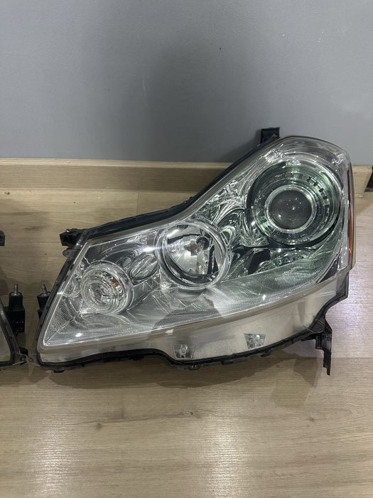 Фары на Nissan Fuga