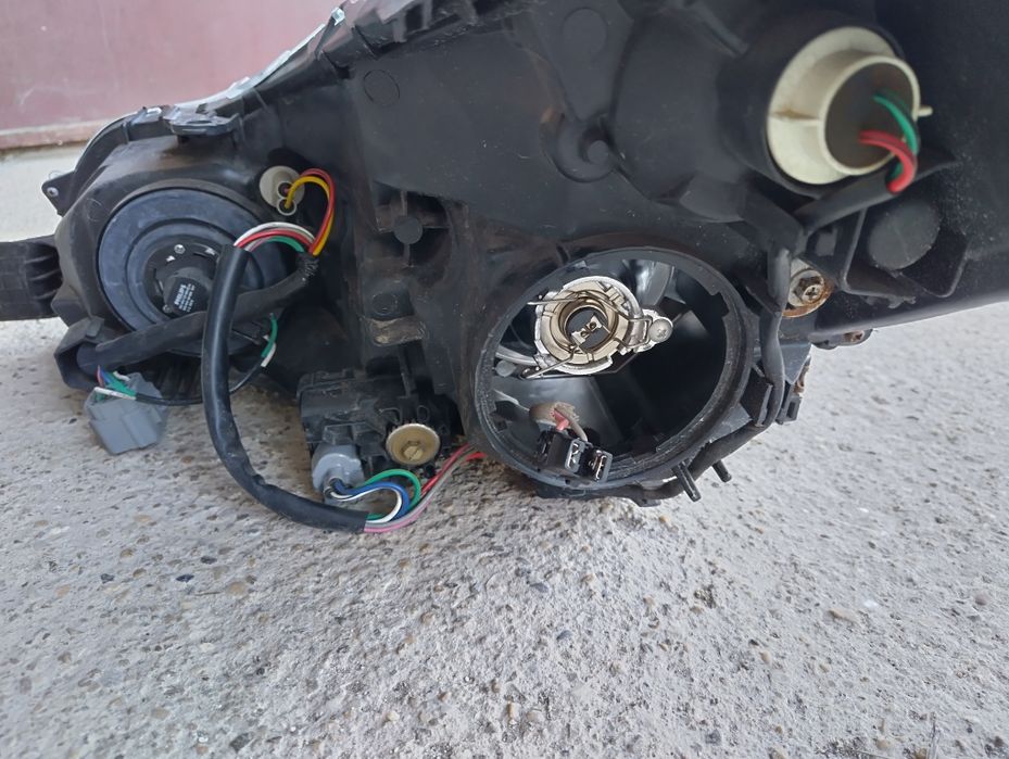 Десен фар Субару аутбек 2009-2014