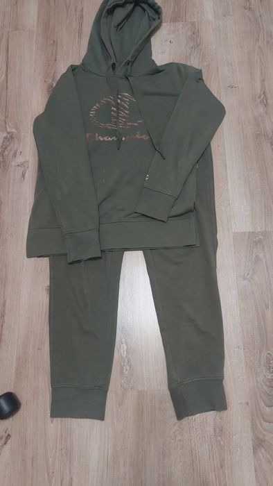 Дамски спортен екип