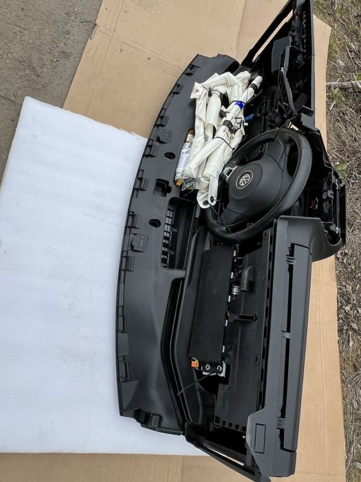 Vând planșă bord VW Golf 6 model 2010 Mk 6 cu toate aerbagurile