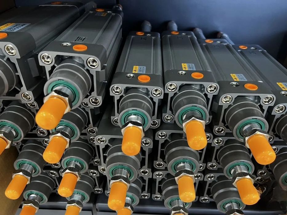 Пневмоцилиндр, пневмоостров, пневмопривод.