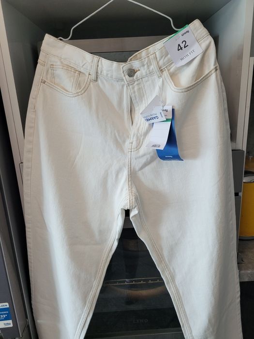 Нови дънки с етикет