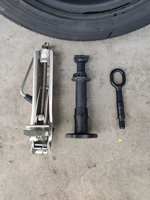 Kit roata rezerva 205/55R16 cric cui tractare Seat Exeo Audi A4 B6 B7