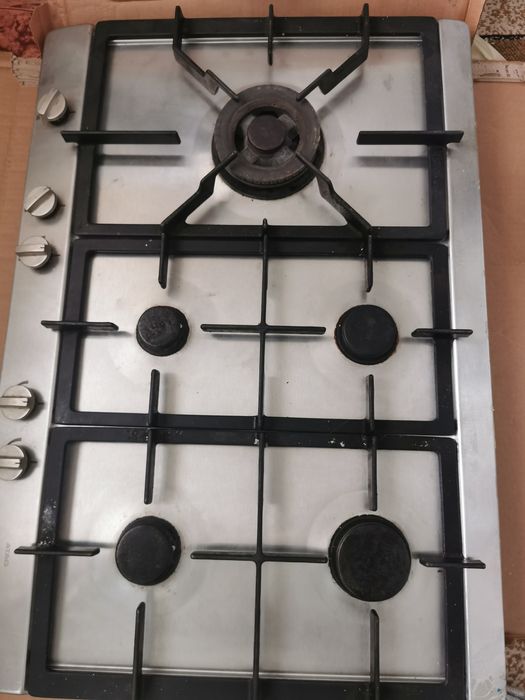 Plita incorporabila pe gaz 5 ochiuri..