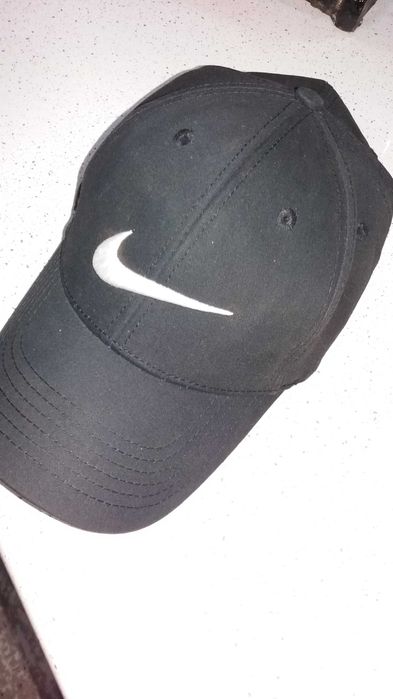 продам   кепки    в   хорошем  состояние   плотные