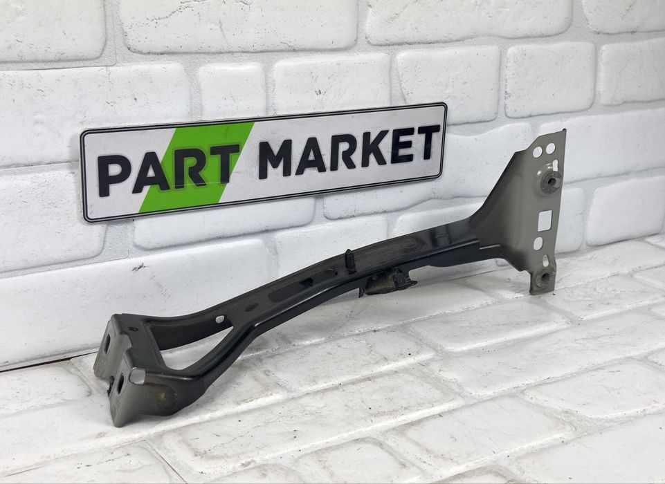 Стойка държач калник AUDI A4 B9 8W0821135C