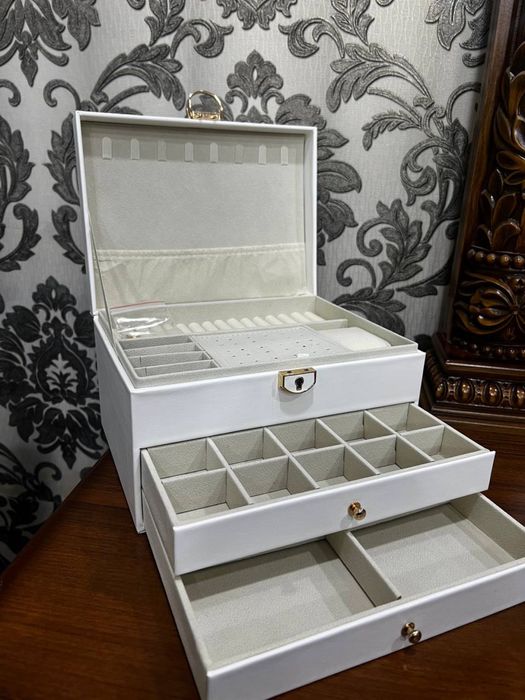 Шкатулка йенги каробкалари бор