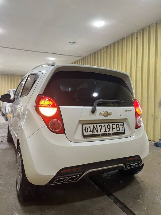 Spark avtomobil sotiladi