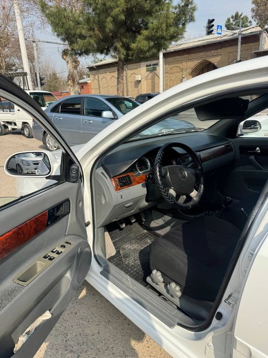 Lasetti sotiladi 2009 yil bir qo’l