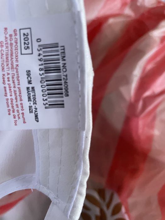 Бяла шапка с козирка Sport Нова