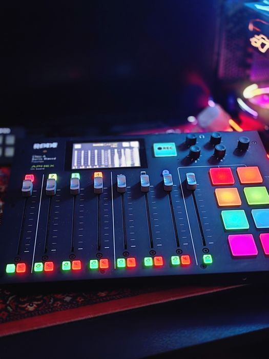 RØDECaster Pro – Consolă Podcast/Streaming