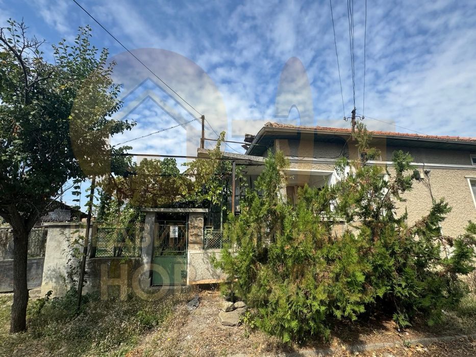 Самостоятелна Тухлена Къща Кв. Въбел , 1240 кв.м.