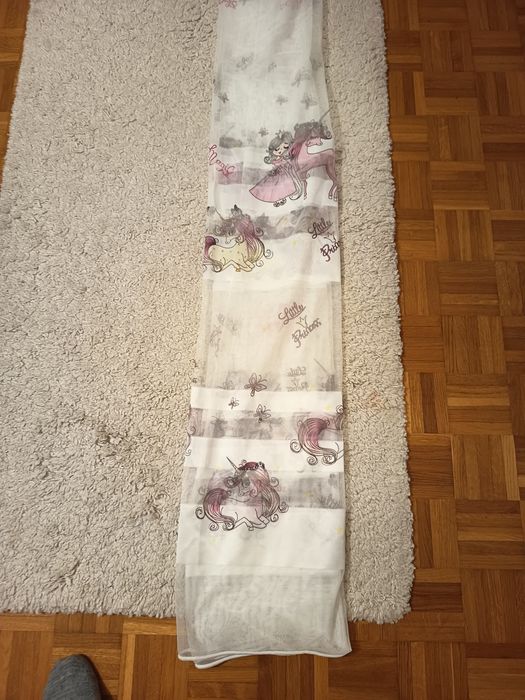 Perdea camera fetite