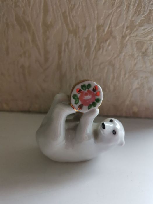 Фарфоровая статуэтка