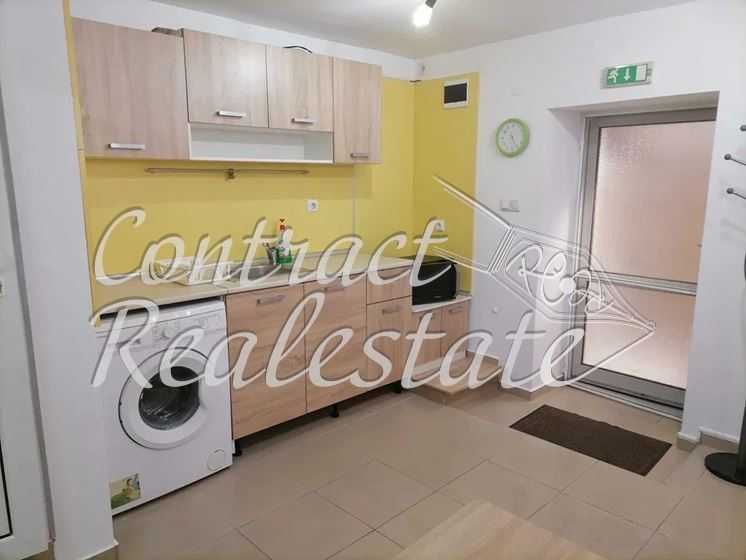 Едностаен Обзаведен Червен Площад !