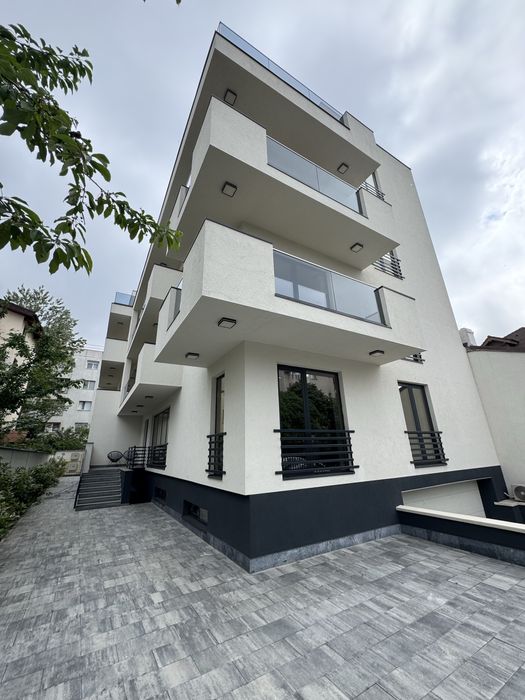 Sptiu comercial parter bloc nou birou/ activitati trafic moderat