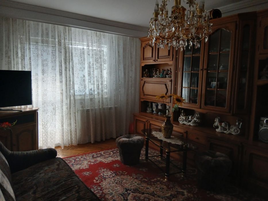 De Inchiriat 4 camere