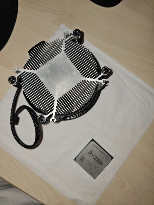 Ryzen 3 1300X + cooler original AMD (AM4)