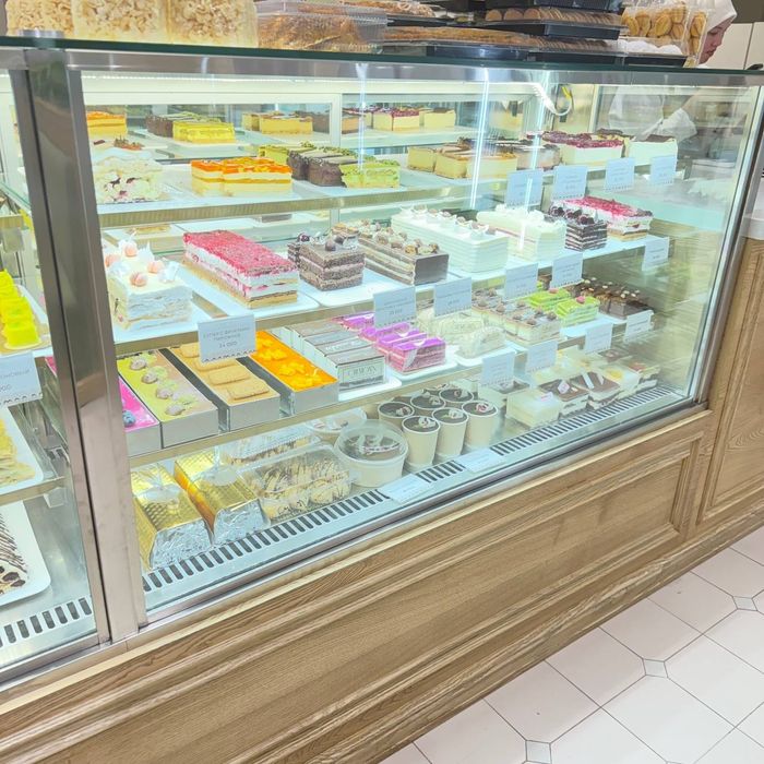 Витрина холодильник для кондитерских